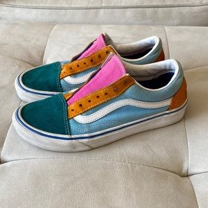 Vans “off the wall” sneakers
